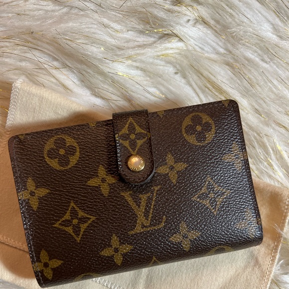 Louis Vuitton Handbags - Louis vuitton Short Monogram wallet with duster